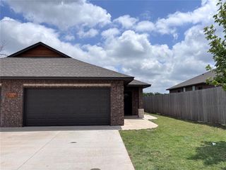 7520 Redbud Villas Court B, Oklahoma City, OK 73169
