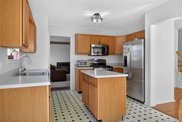 25 Alexander Drive, Washingtonville, NY 10992