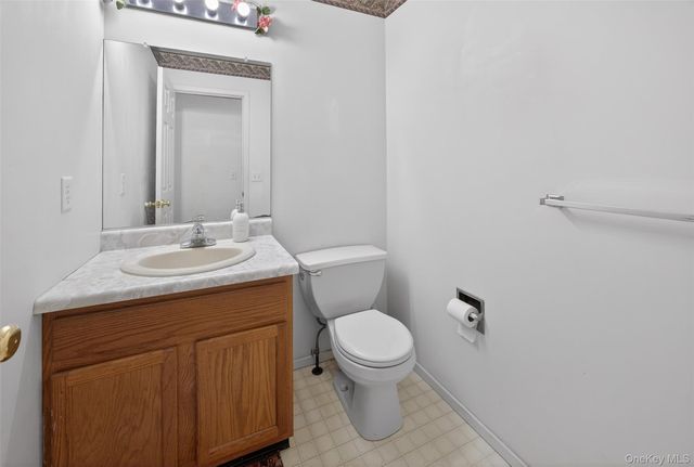 25 Alexander Drive, Washingtonville, NY 10992