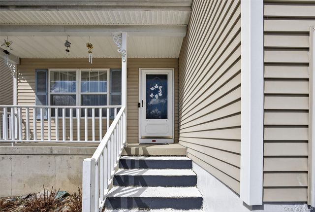 25 Alexander Drive, Washingtonville, NY 10992