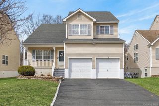 25 Alexander Drive, Washingtonville, NY 10992