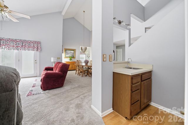 810 Balsam Terrace, Charlotte, NC 28214