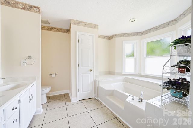 810 Balsam Terrace, Charlotte, NC 28214