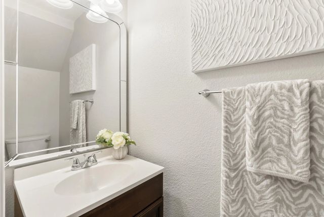 5606 Caminito Roberto, San Diego, CA 92111