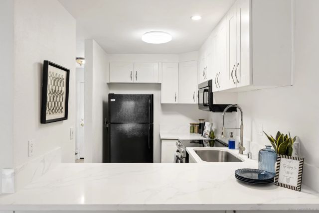 5606 Caminito Roberto, San Diego, CA 92111