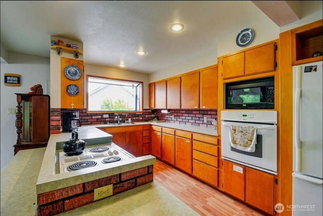 54 Pacific Lane, Pacific Beach, WA 98571