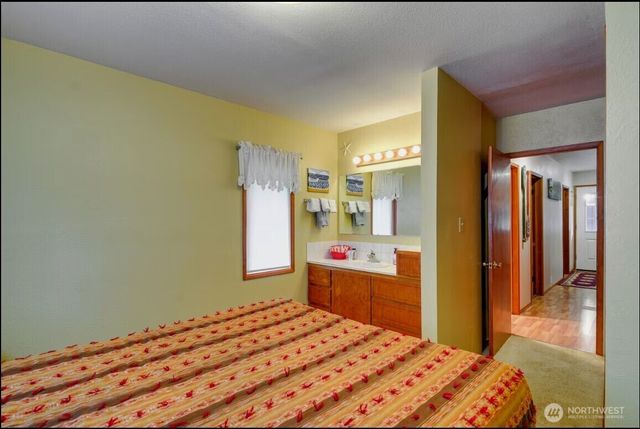 54 Pacific Lane, Pacific Beach, WA 98571