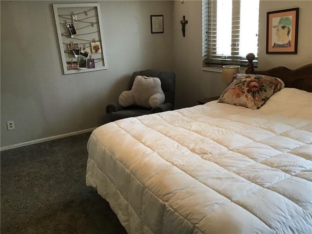 8395 NW WAUKOMIS Drive, Kansas City, MO 64151