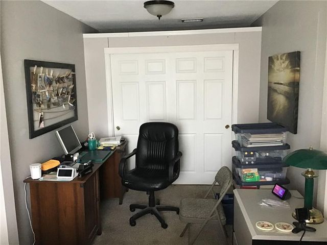 8395 NW WAUKOMIS Drive, Kansas City, MO 64151