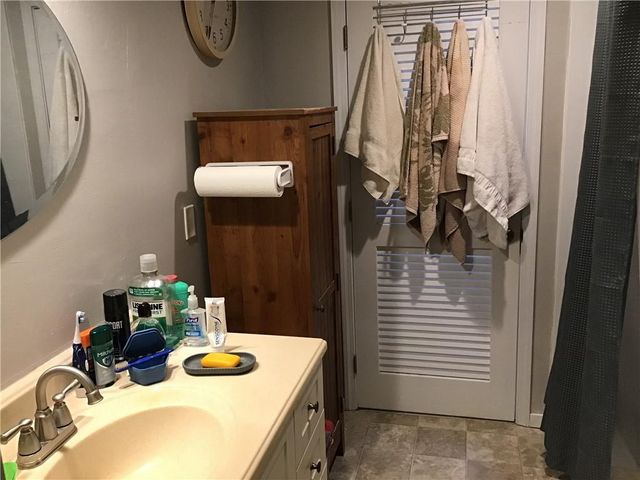 8395 NW WAUKOMIS Drive, Kansas City, MO 64151