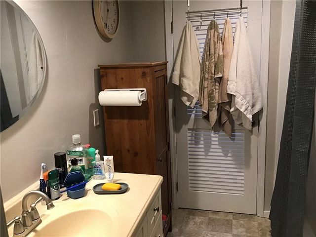 8395 NW WAUKOMIS Drive, Kansas City, MO 64151