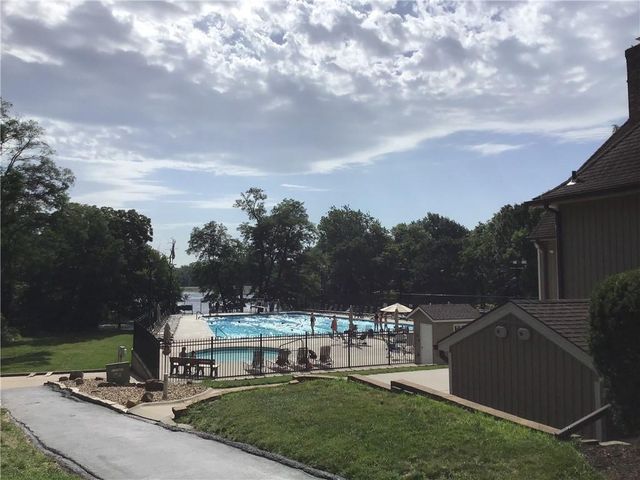 8395 NW WAUKOMIS Drive, Kansas City, MO 64151