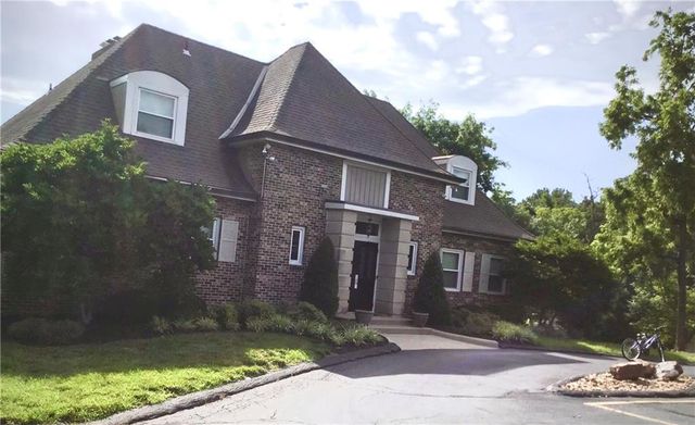 8395 NW WAUKOMIS Drive, Kansas City, MO 64151