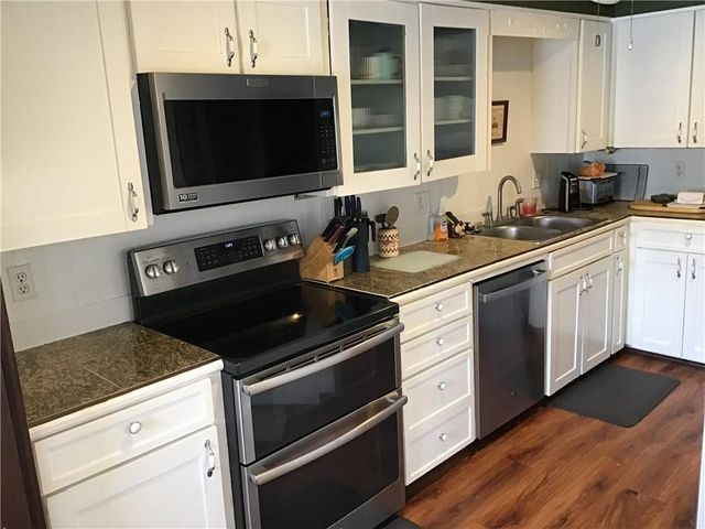 8395 NW WAUKOMIS Drive, Kansas City, MO 64151