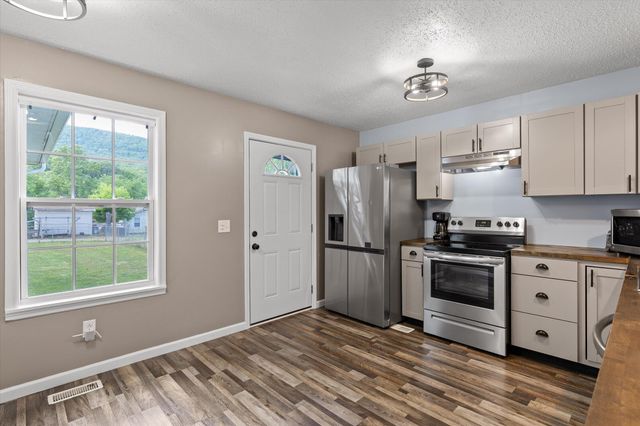 1163 N Main Street, Whitwell, TN 37397