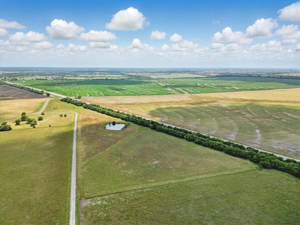 6500 County Road 1050, Celeste, TX 75423