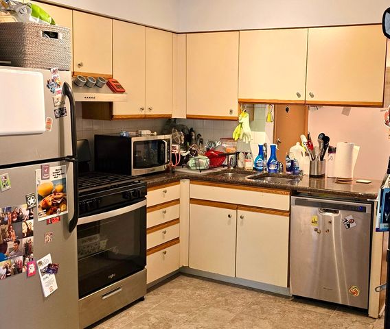 1 Cedar Court 4, Vernon Hills, IL 60061