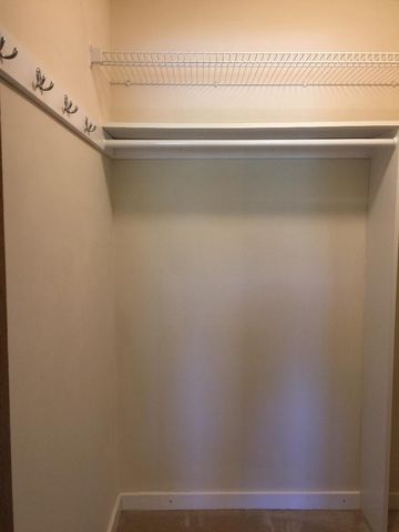 1 Cedar Court 4, Vernon Hills, IL 60061