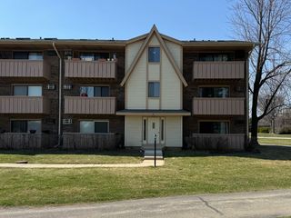 1 Cedar Court 4, Vernon Hills, IL 60061