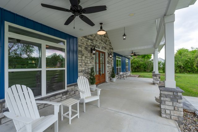 1801 Twin Caves Dr, Lewisburg, TN 37091
