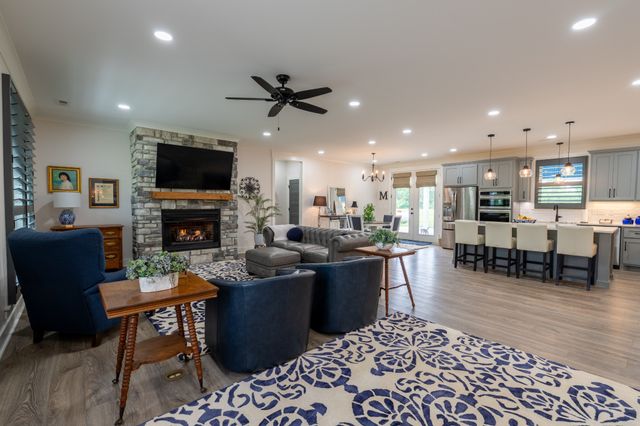 1801 Twin Caves Dr, Lewisburg, TN 37091