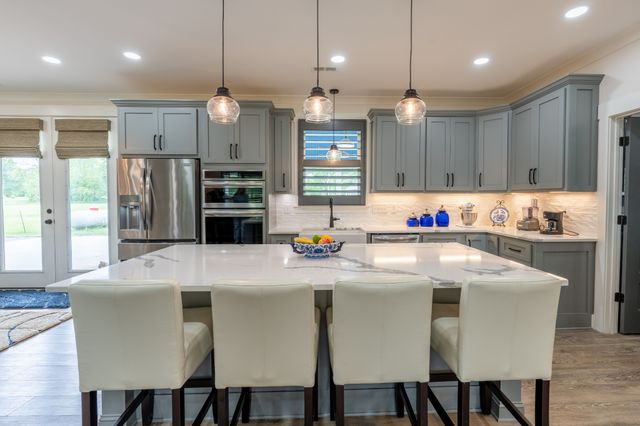 1801 Twin Caves Dr, Lewisburg, TN 37091