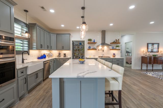 1801 Twin Caves Dr, Lewisburg, TN 37091
