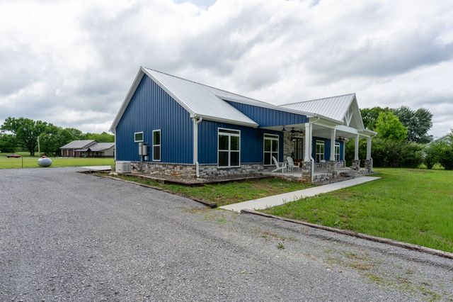 1801 Twin Caves Dr, Lewisburg, TN 37091