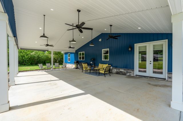 1801 Twin Caves Dr, Lewisburg, TN 37091