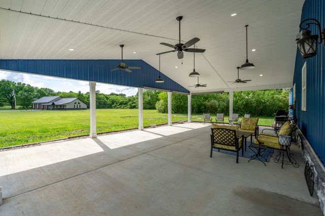 1801 Twin Caves Dr, Lewisburg, TN 37091