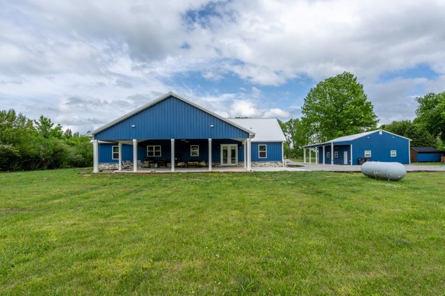 1801 Twin Caves Dr, Lewisburg, TN 37091