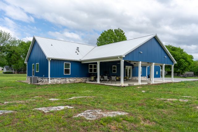 1801 Twin Caves Dr, Lewisburg, TN 37091