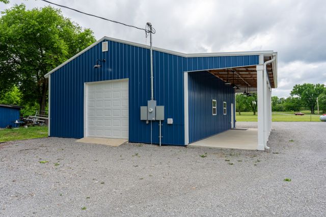 1801 Twin Caves Dr, Lewisburg, TN 37091