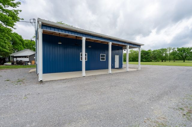 1801 Twin Caves Dr, Lewisburg, TN 37091