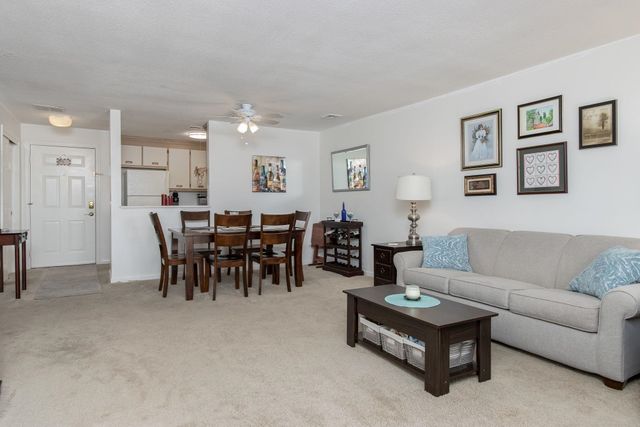 30 Ledgewood Hills Dr Apt 104, Nashua, NH 03062