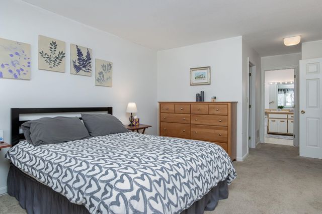 30 Ledgewood Hills Dr Apt 104, Nashua, NH 03062