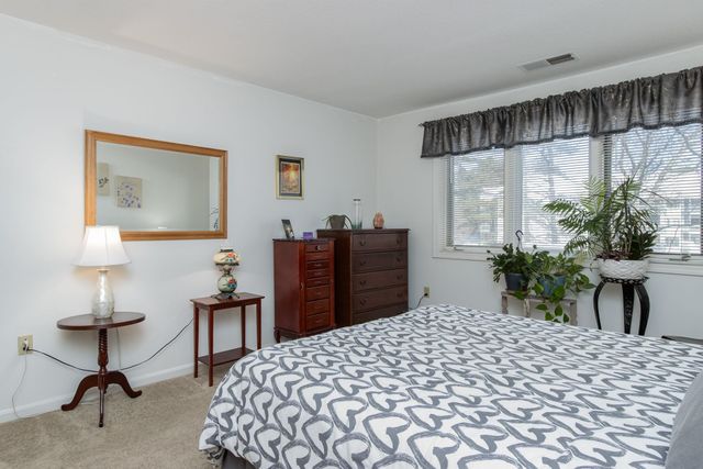 30 Ledgewood Hills Dr Apt 104, Nashua, NH 03062