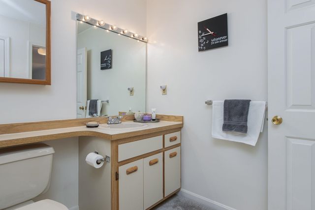 30 Ledgewood Hills Dr Apt 104, Nashua, NH 03062