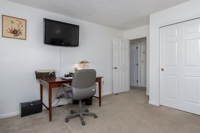 30 Ledgewood Hills Dr Apt 104, Nashua, NH 03062