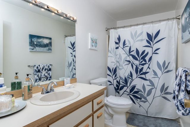 30 Ledgewood Hills Dr Apt 104, Nashua, NH 03062