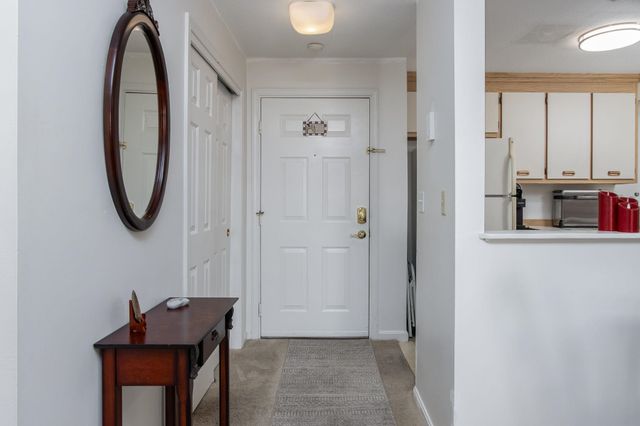 30 Ledgewood Hills Dr Apt 104, Nashua, NH 03062