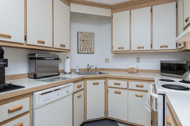 30 Ledgewood Hills Dr Apt 104, Nashua, NH 03062