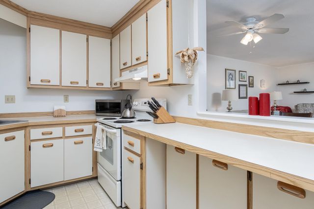 30 Ledgewood Hills Dr Apt 104, Nashua, NH 03062