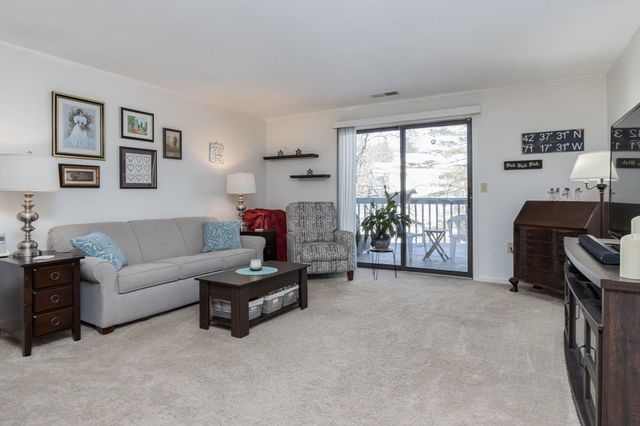 30 Ledgewood Hills Dr Apt 104, Nashua, NH 03062