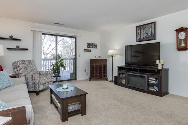 30 Ledgewood Hills Dr Apt 104, Nashua, NH 03062