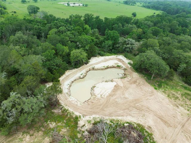 2570 Burke Road, Flatonia, TX 78941