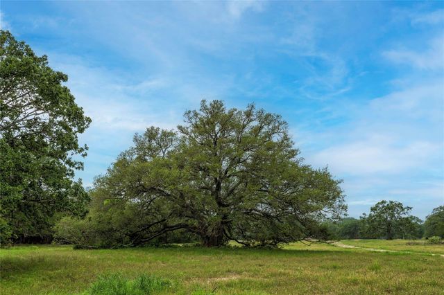 2570 Burke Road, Flatonia, TX 78941