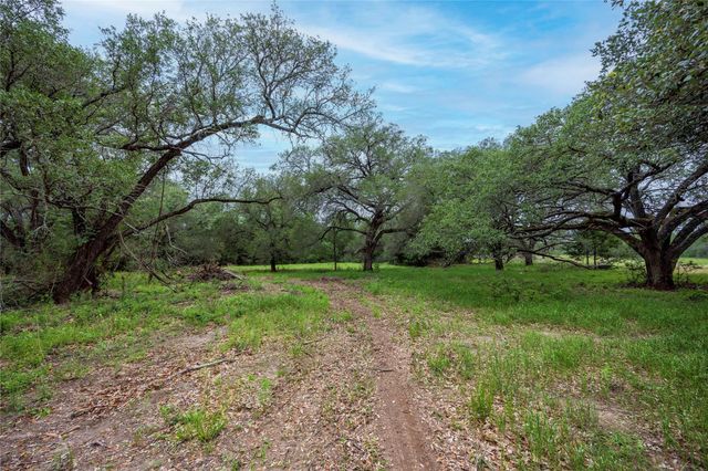 2570 Burke Road, Flatonia, TX 78941
