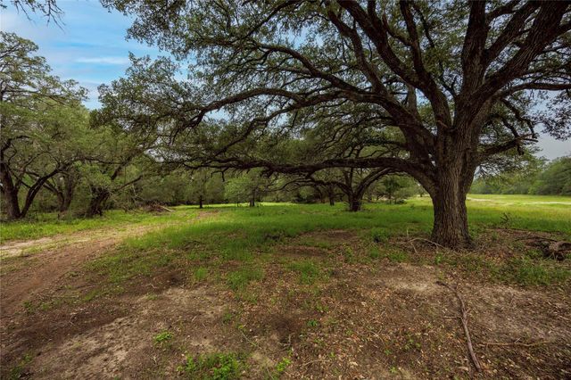 2570 Burke Road, Flatonia, TX 78941