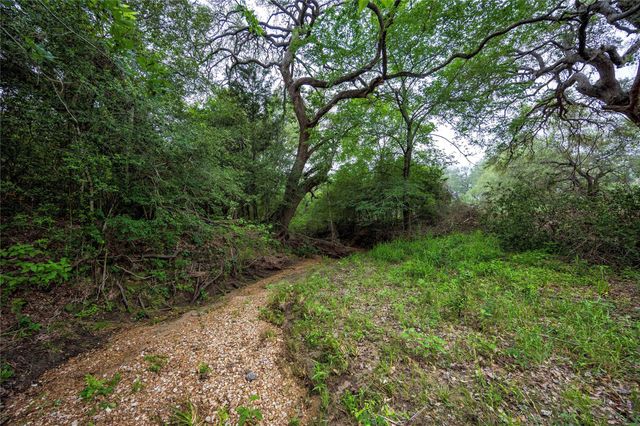 2570 Burke Road, Flatonia, TX 78941